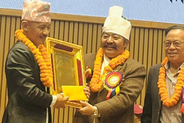 सन्तोषलाई किरात राई यायोक्खाको  सम्मान